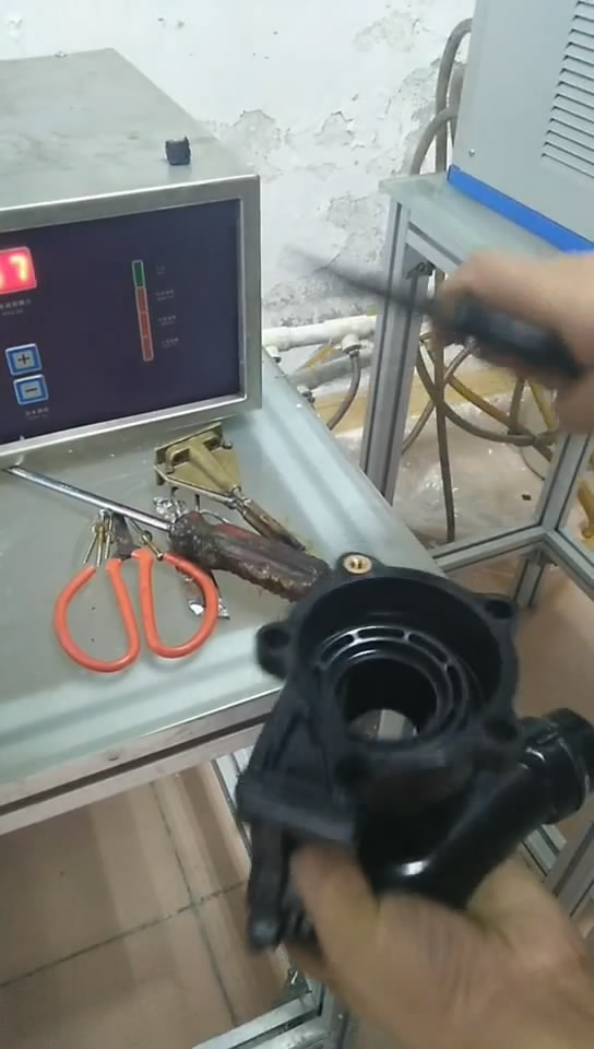 220V�����l�ӟ�C�ӟ���ĸ���ӟ��ן������ʾҕ�l