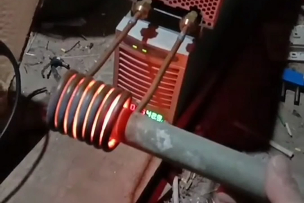 ��һ��С�͸Б��ӟ��O��ӟ�䓹��ж��