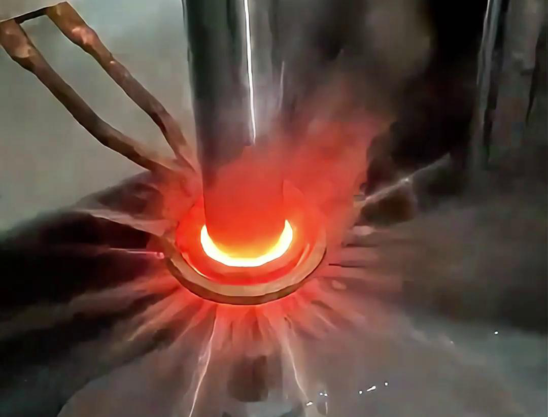 采用高頻熱處理淬火設備對導柱進行淬火處理，可以確保其性能達到最優狀態