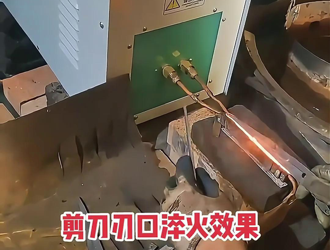 剪刀刃口采用高頻機進行淬火熱處理，提升其鋒利度、硬度和耐磨性