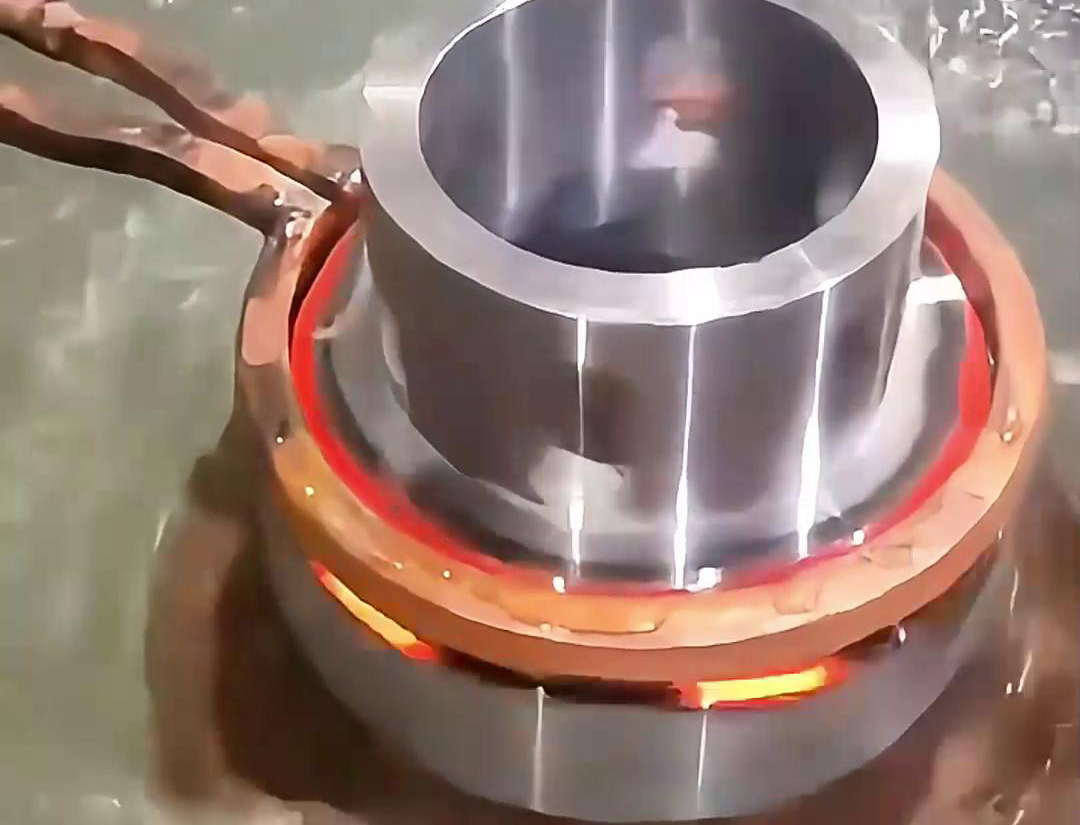 齒輪淬火是一種熱處理工藝，超音頻淬火設備是執行這種工藝的一種常見設備