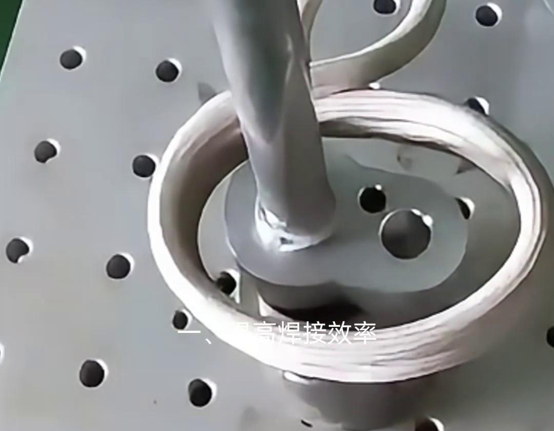 鋁件焊接設備中，手持式高頻焊機是一種適用于鋁管焊接的高效、便捷的焊接工具