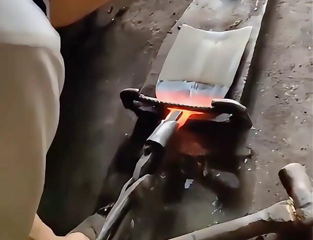 超音頻感應加熱設備在金屬退火處理，尤其是鐵匠加熱淬火退火工藝中的應用