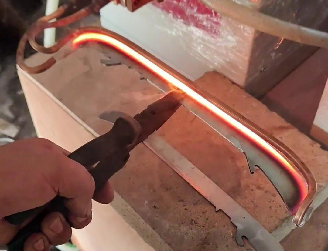 高頻淬火機用于各種鋼銼刀、磨刀棒、錘刀等刀具的熱處理