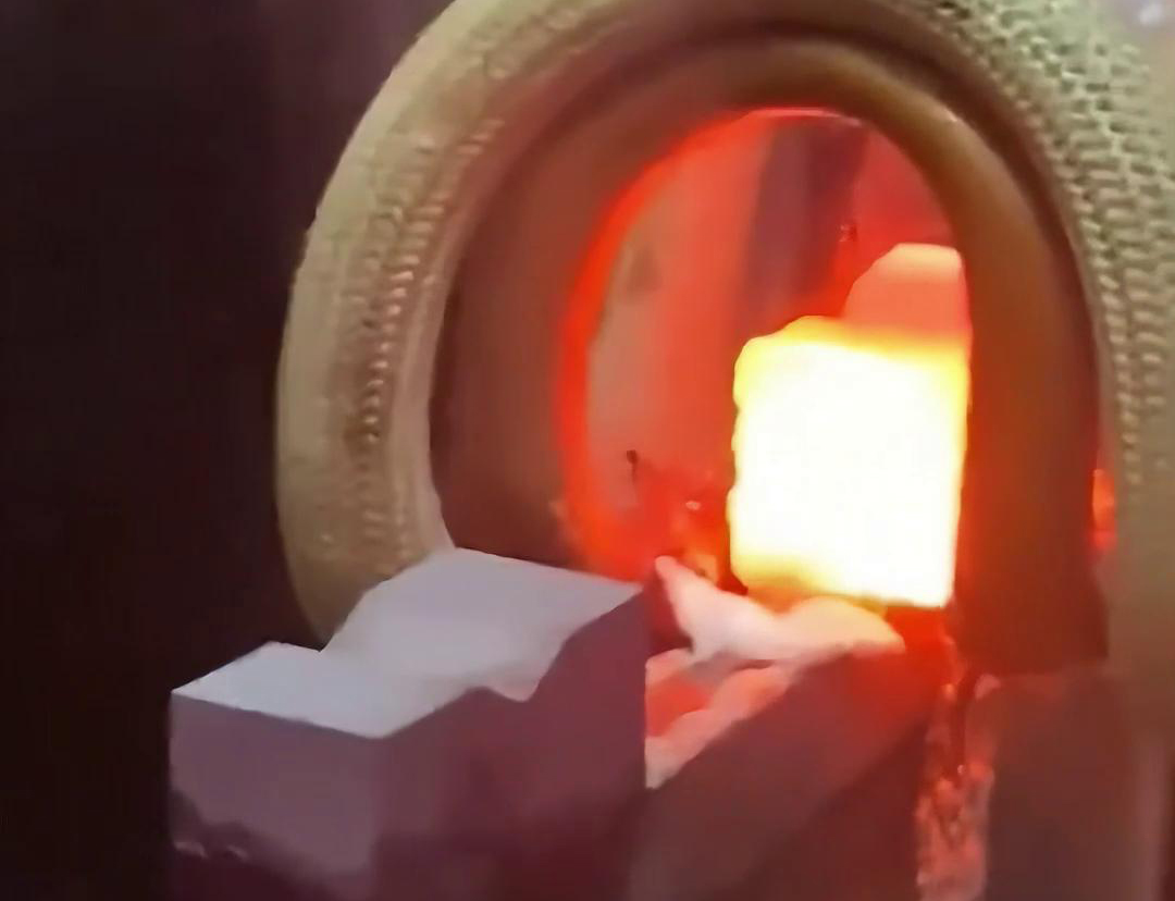 高頻焊機在焊接水鉆頭上的合金時，展現出了其獨特的優勢