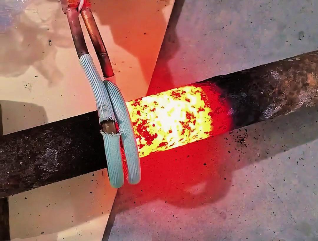 對于棒料的移動加熱，手持式高頻機和手持式感應加熱設備同樣適用