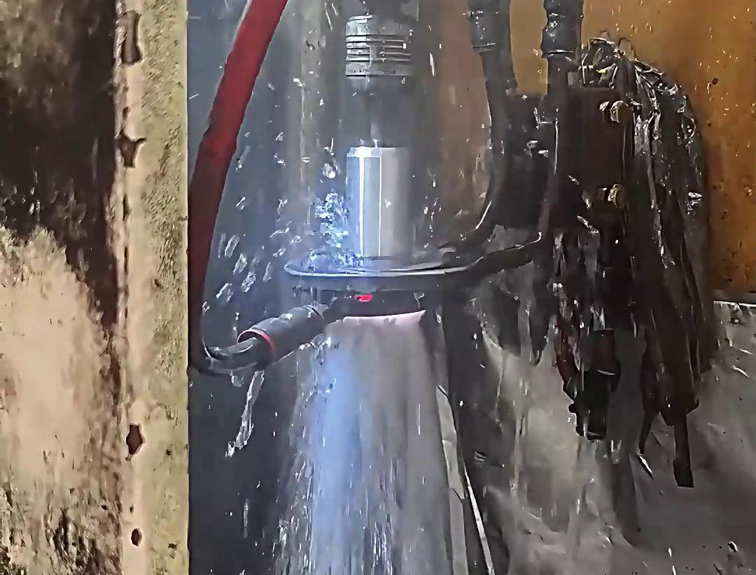 中頻淬火機床是一種高效、精確、可靠的軸淬火設備，適用于各類軸類工件的淬火熱處理