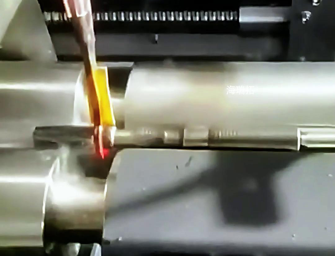 高頻臥式淬火機床在電機軸淬火熱處理方面發揮著重要作用