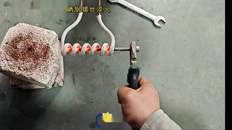 海拓高頻加熱機：304不銹鋼螺絲生產的高效淬火熱處理利器