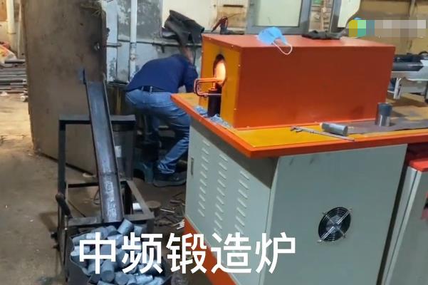 全自動中頻鍛造爐：金屬棒料加熱的智能化解決方案