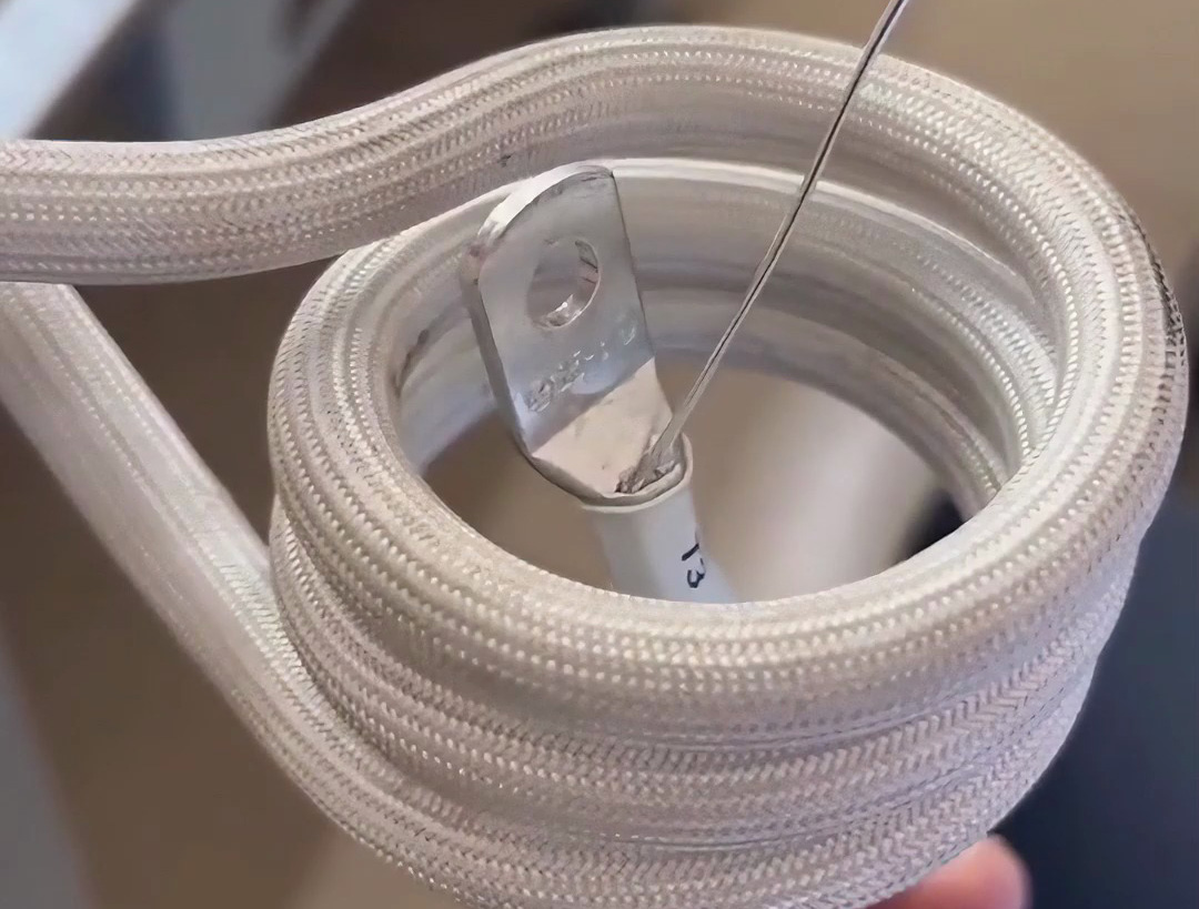 線束端子高頻錫焊：非接觸局部加熱，替代傳統焊接的智能化解決方案