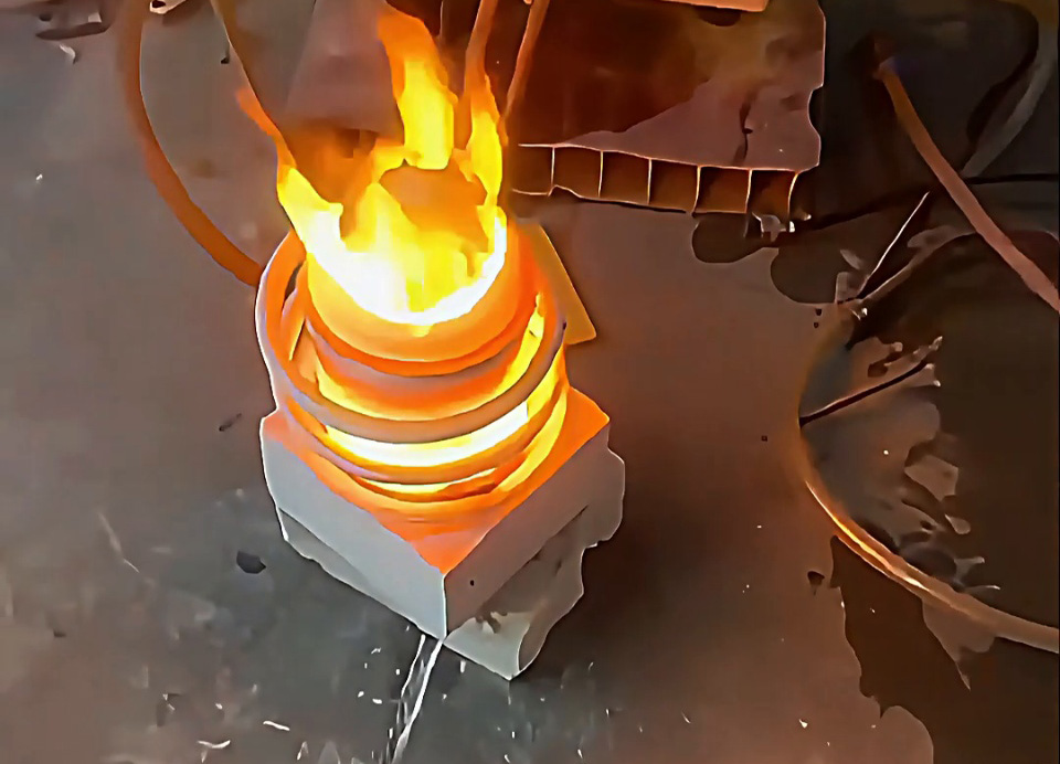 220V 小型高頻熔煉爐為何限熔 2 公斤？供電、功率等 4 大限制因素詳解