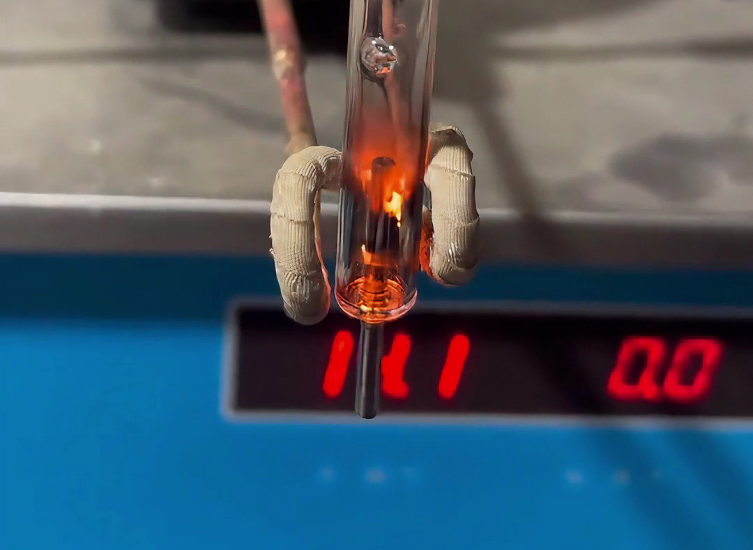 隔著玻璃加熱金屬？海拓高頻加熱機輕松實現！