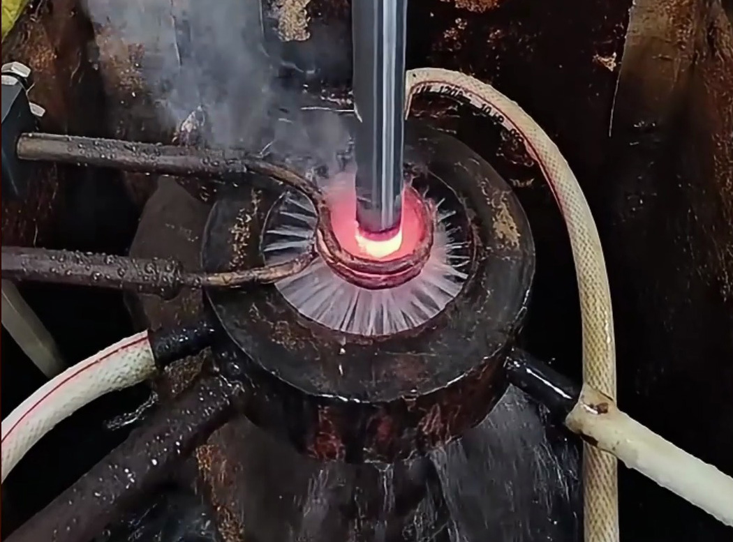 金屬加熱新時代！海拓高頻淬火機床，小軸淬火1秒速熱更高效