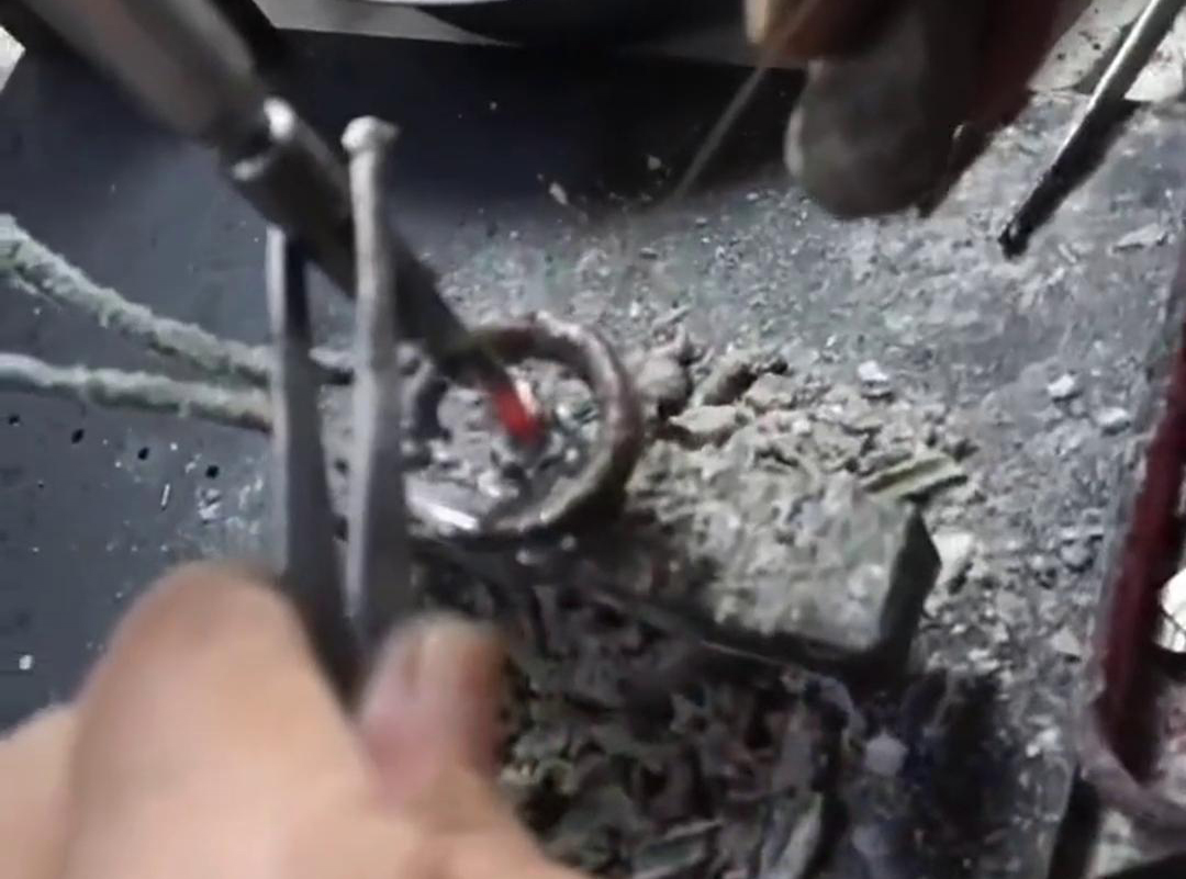 鉆頭鎢鋼合金焊接，采用高頻15KW焊接設備