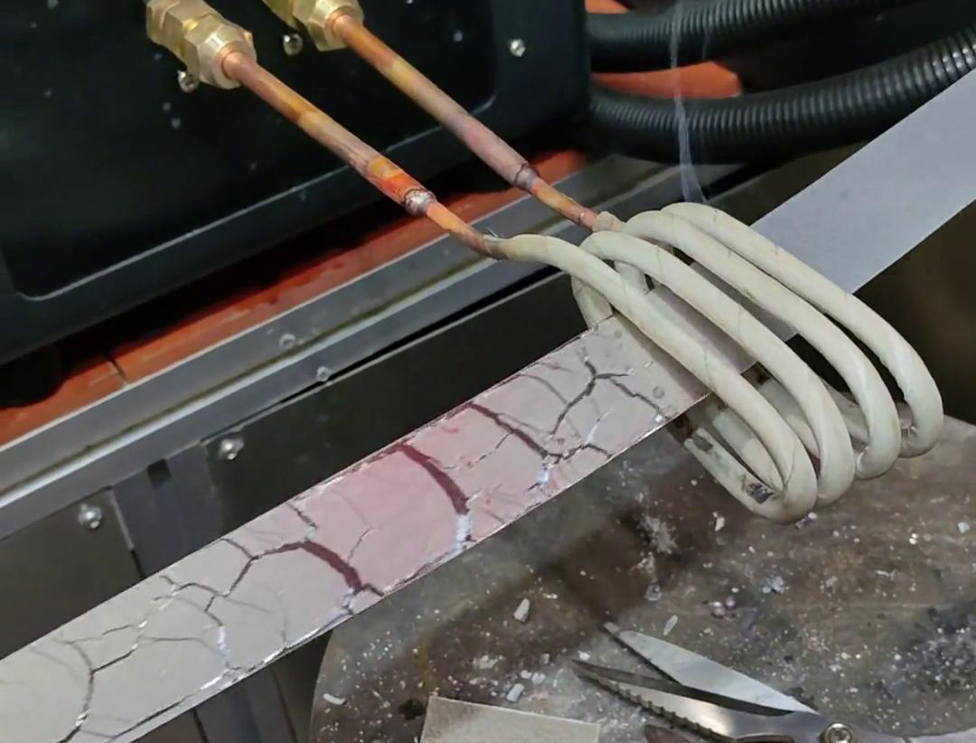 高頻機應用于鋼片鋼帶連續在線退火，可以實現高效、環保的退火處理