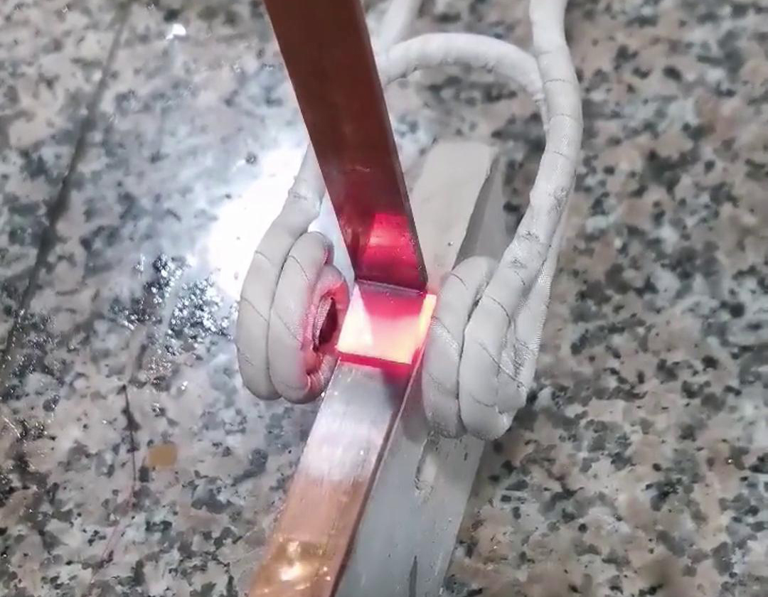 見證高頻焊接的魅力，銅板與銅片瞬間融合，創造無限可能