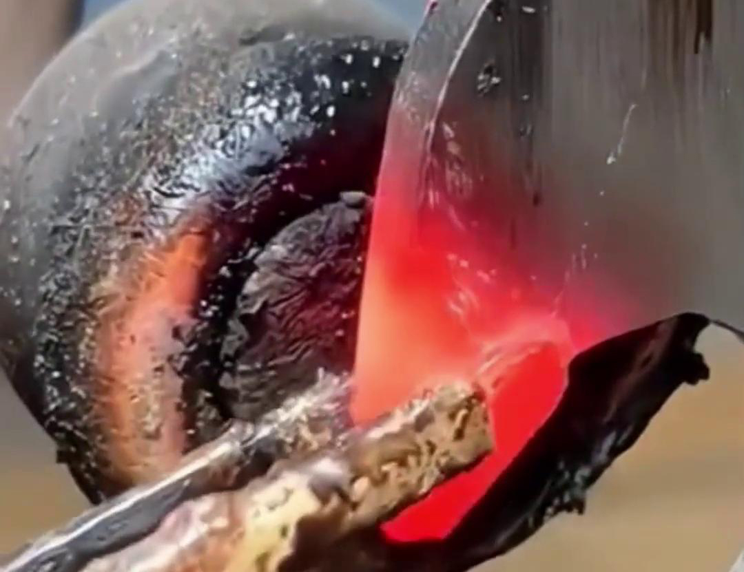 鎢鋼合金和其他金屬焊接在一起，一般采用銅焊，利用高頻加熱機簡單高效就可以達到，熱裝熱拆都適合