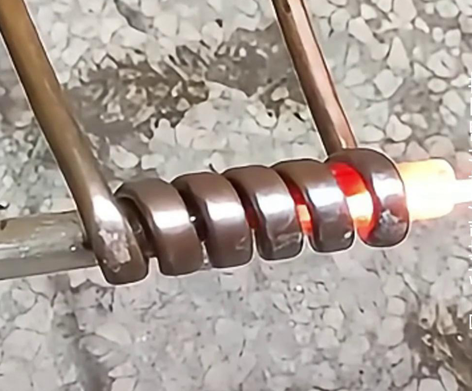 2.0鈦絲超高頻在線退火是一種特殊的熱處理工藝，用于改善鈦絲的性能和結構