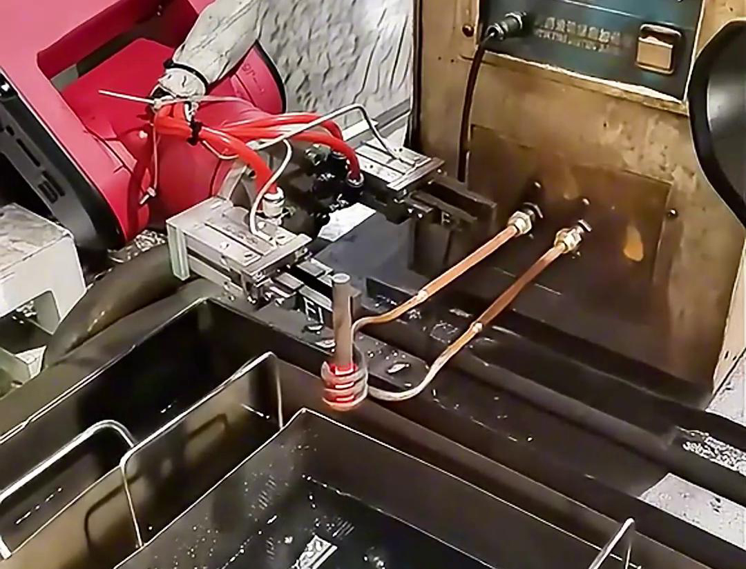 高頻淬火機配合機械手臂自動化上下料在淬火熱處理中的應用