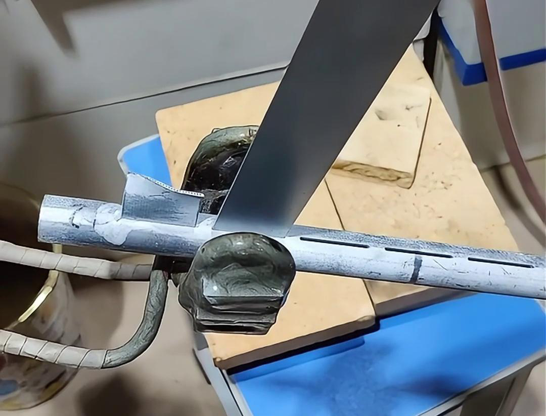 鋁材焊接，特別是在高頻鋁排焊接中，使用高頻焊接技術是一種高效且可靠的方法