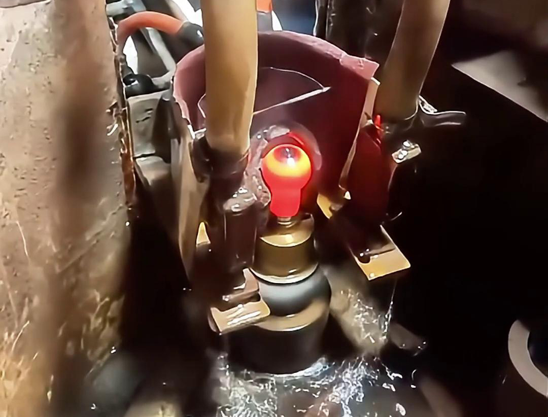 球頭主銷淬火和絲桿軸淬火在工藝、應用和要求上各有特點