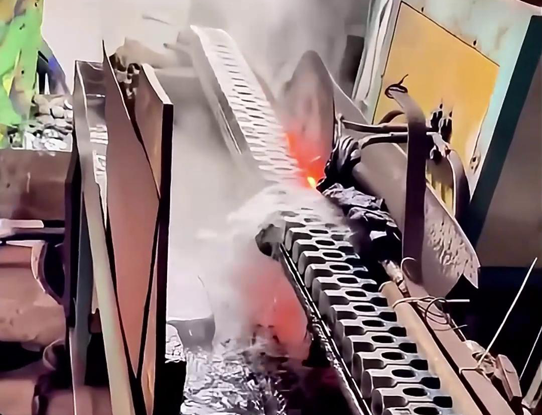 高頻淬火設備，鐵錘錘頭淬火熱處理好幫手