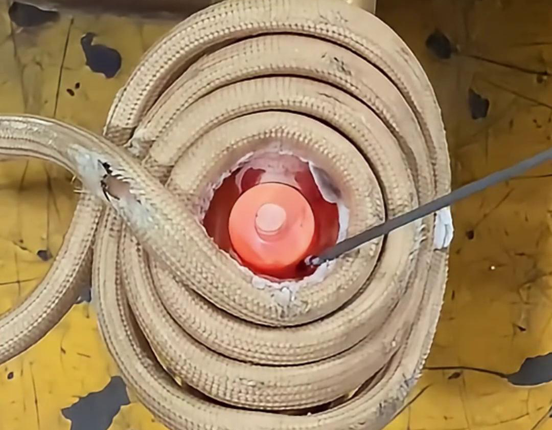 用高頻焊機給客戶是焊黃銅管件，焊縫飽滿美觀強度高不會虛焊