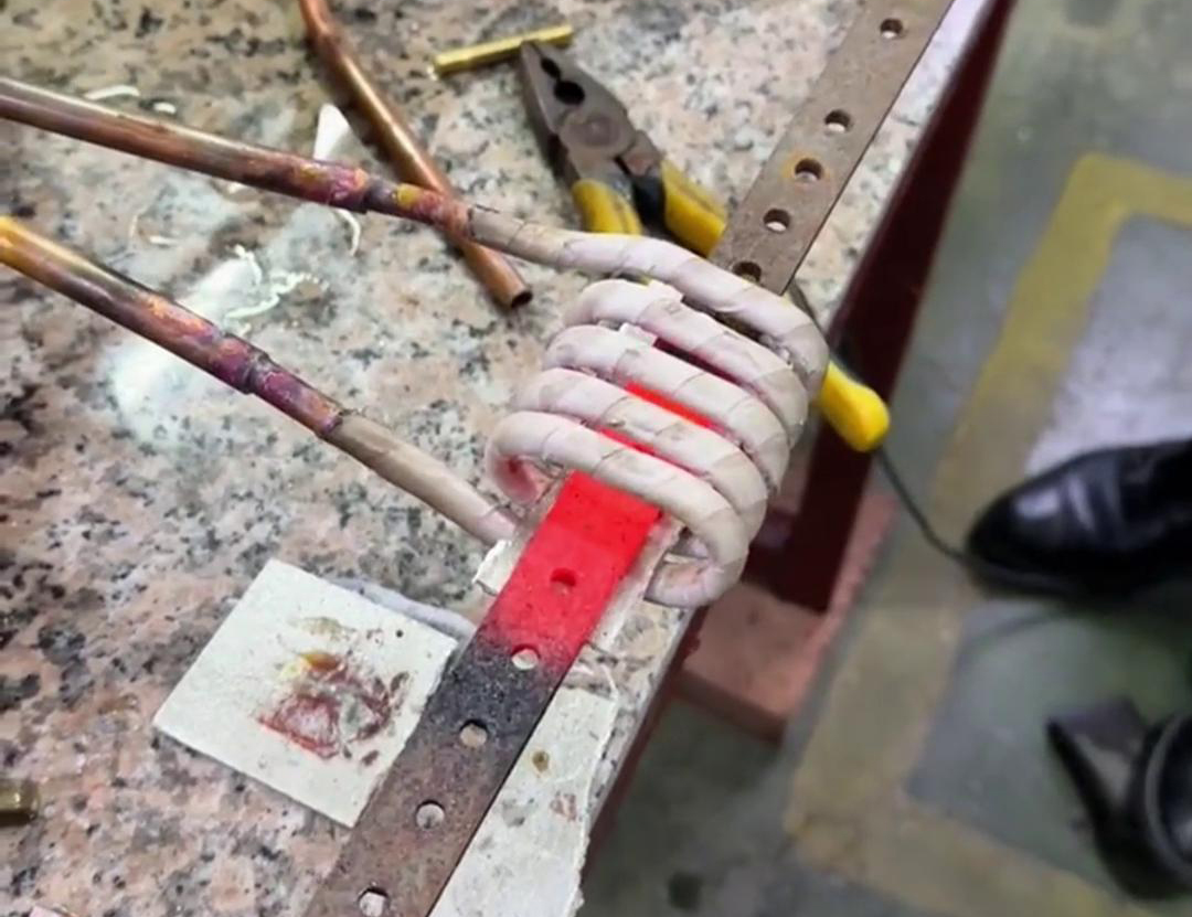 不銹鋼條用超高頻加熱機退火，一秒加熱800度