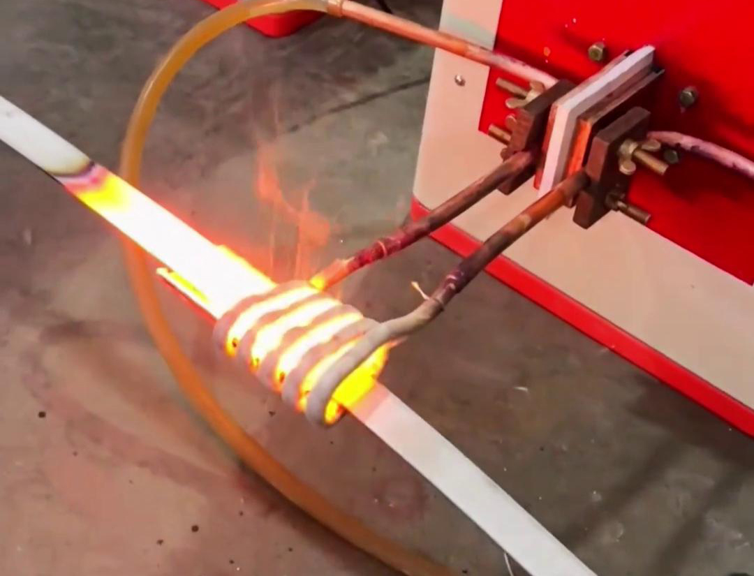 超高頻退火機適用于多種線性材料退火，如鋁條、鋼條、鋼絲、鐵絲等