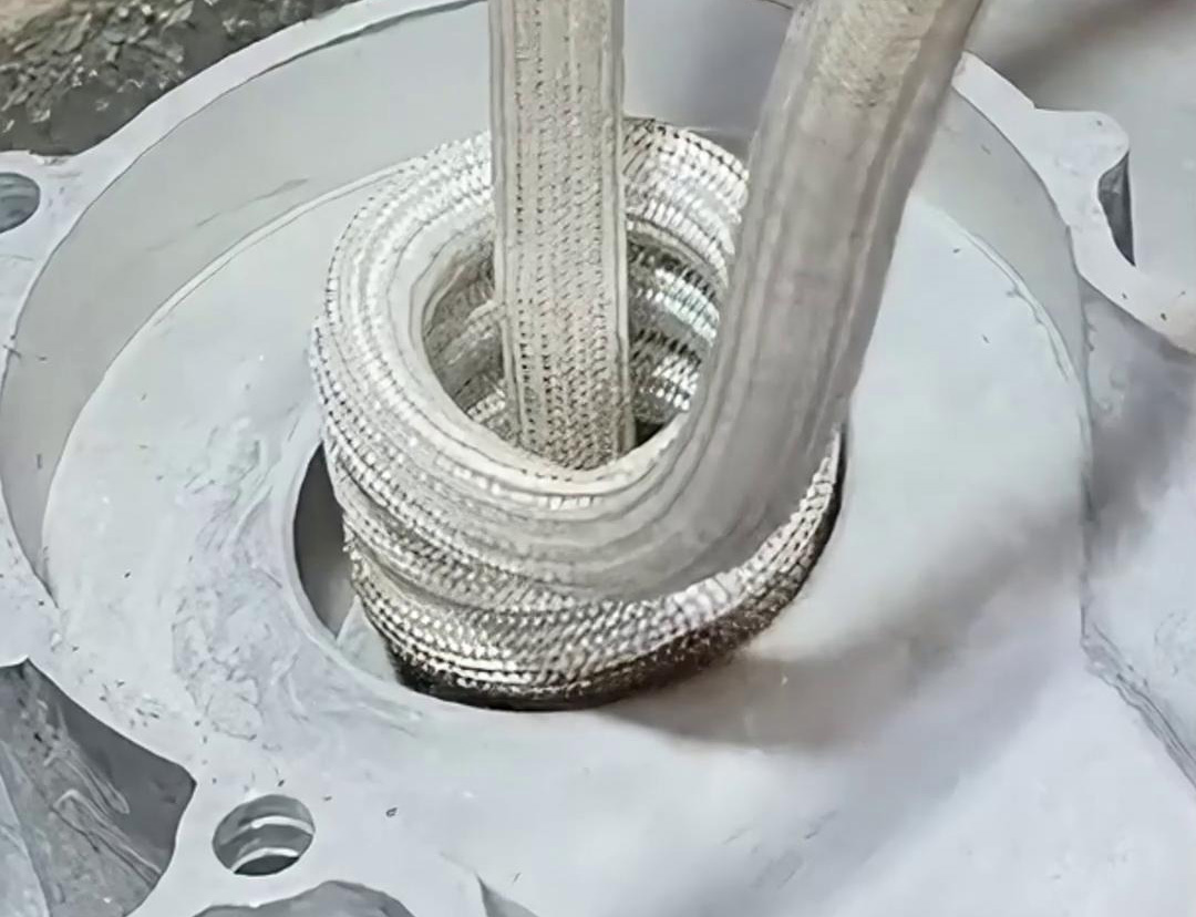 內孔加熱裝配軸承，高頻加熱機10秒內完成整個工藝流程