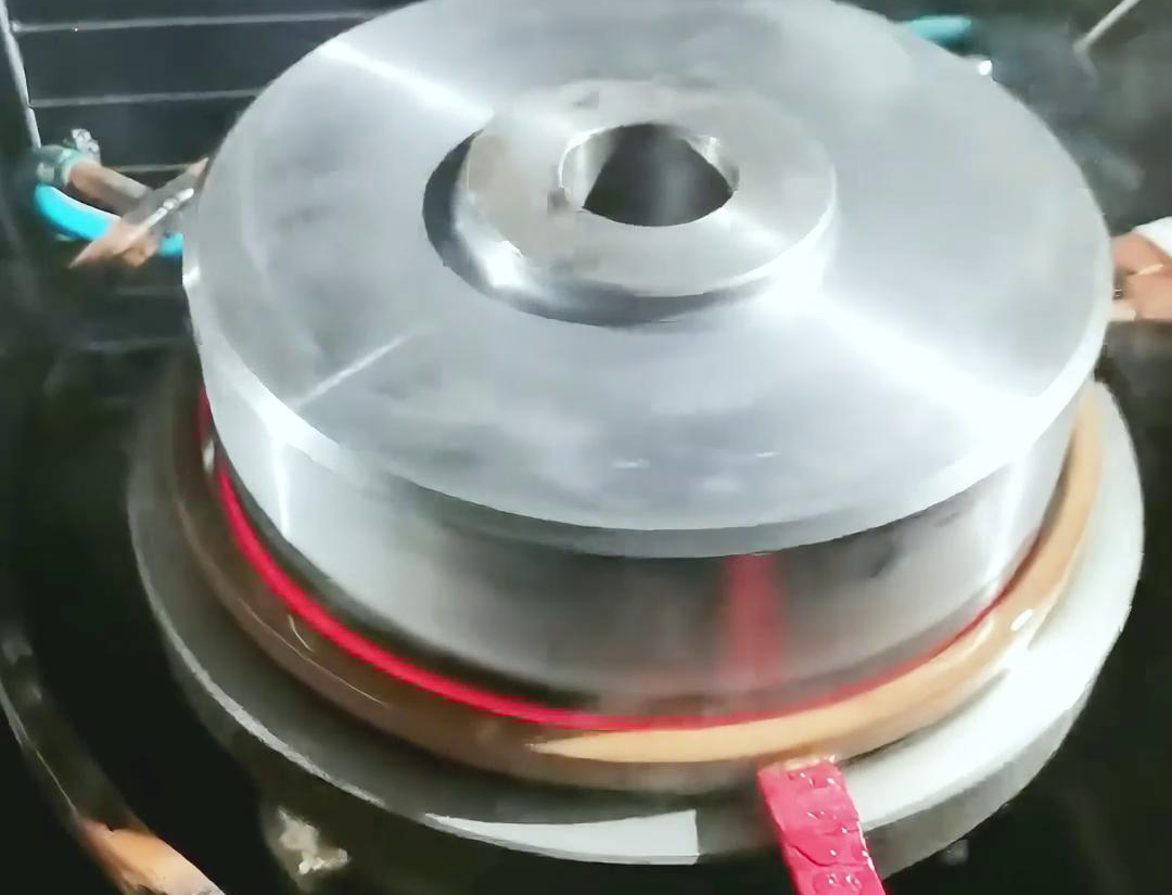 自動化淬火機床的應用有助于企業提高生產效率、降低成本、提升產品質量