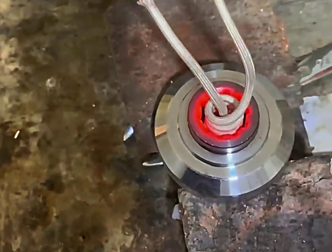 高頻內孔加熱淬火技術廣泛應用于汽車零部件、五金模具、軸類零件