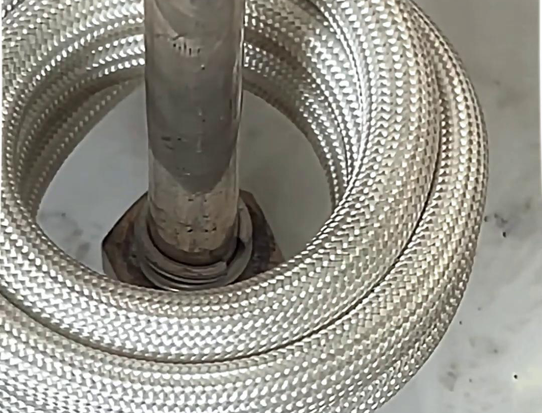 汽車鋁配件高頻釬焊具有高效快速、焊接質量高、熱影響區小、節能環保等技術特點