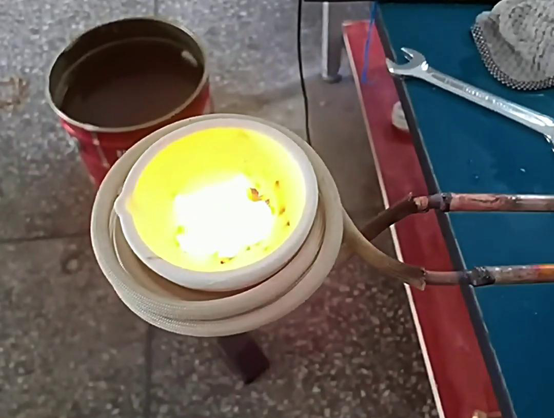 只要220V ，可以放在家里，店面里，學校和實驗室里使用的貴金屬熔煉爐