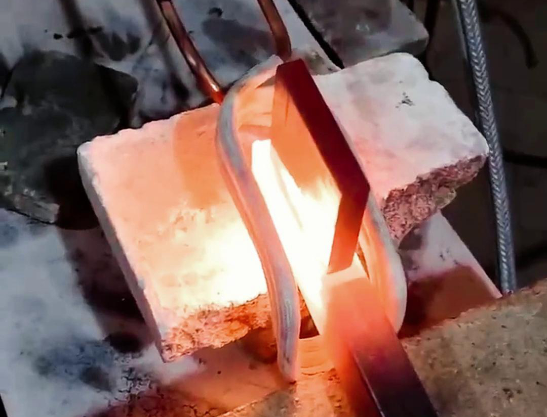 銅排高頻焊接，焊縫平整光滑，無需打磨拋光，一次成型