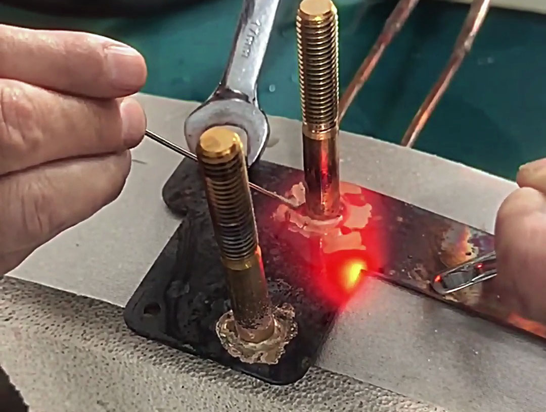 高頻焊接能快速加熱銅板與螺母的接觸面，在短時間內達到焊接溫度