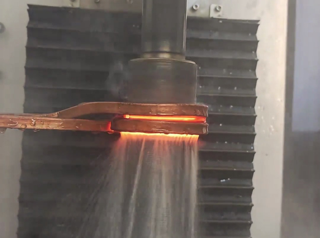 高頻淬火機床有多強，電機軸淬火全過程揭秘！硬度提升看得見