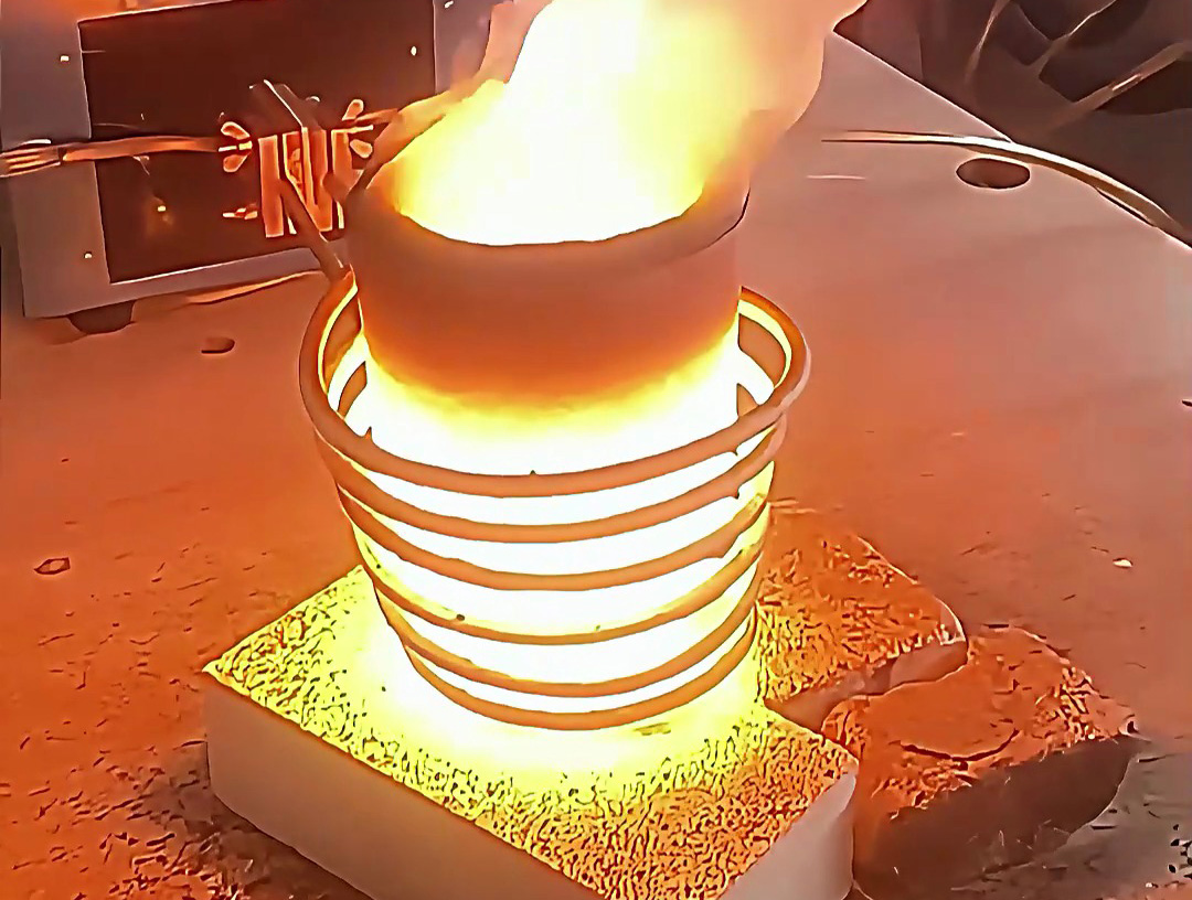 小型高頻金屬熔煉爐適用于多種金屬材料的熔煉，如金、銀、銅、鋁及其合金等