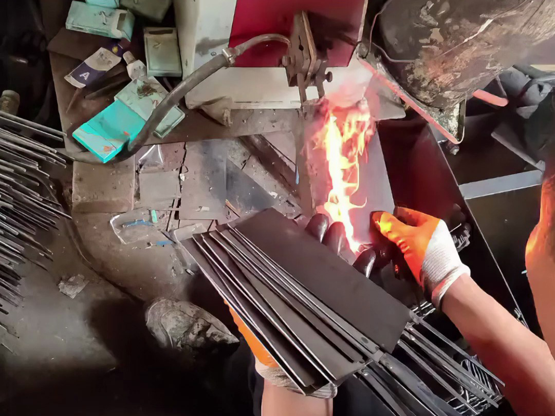 哪怕是廉價的菜刀，它也會經過淬火熱處理工藝