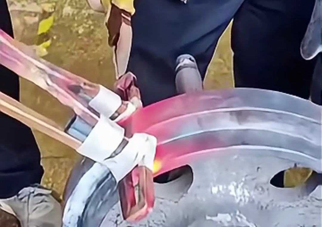 一種類行車輪表面淬火熱處理工藝測試，利用感應加熱設備局部感應熱處理工藝