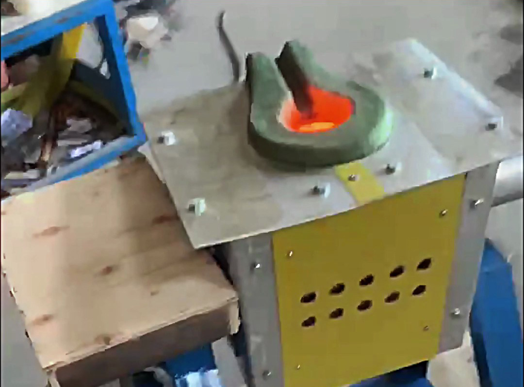 熔金熔銅熔鋁都不在話下！這款中頻熔煉爐高效可靠，廠家直供！