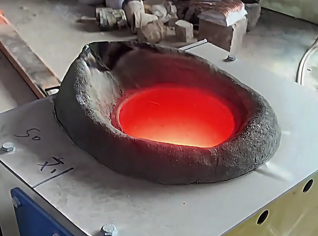 中頻熔煉爐廠家，支持20-250公斤常見的金銀銅鐵鋁鋼合金金屬熔煉爐定制